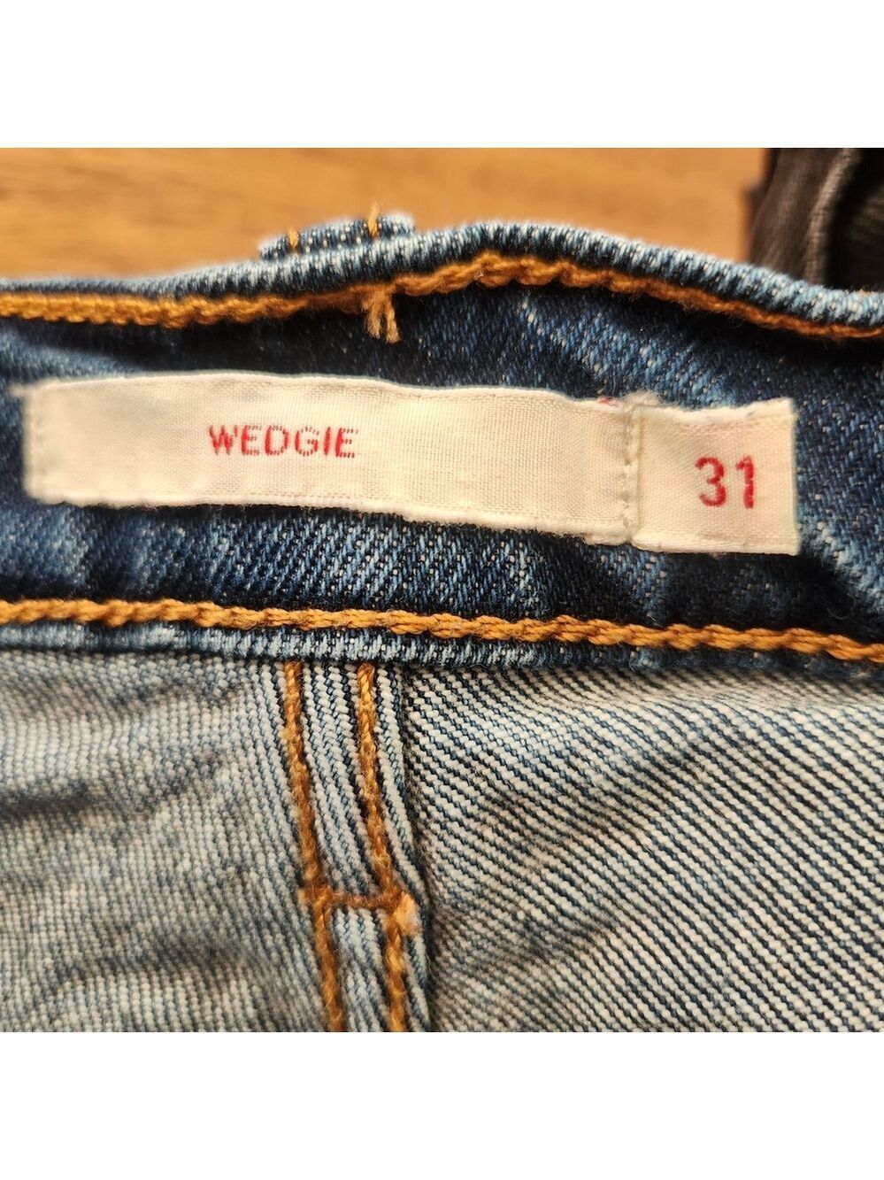 LEVIS DARK WASH HIGH RISE WEDGIE JEAN SIZE 31 LIKE NEW! - Picture 6 of 8